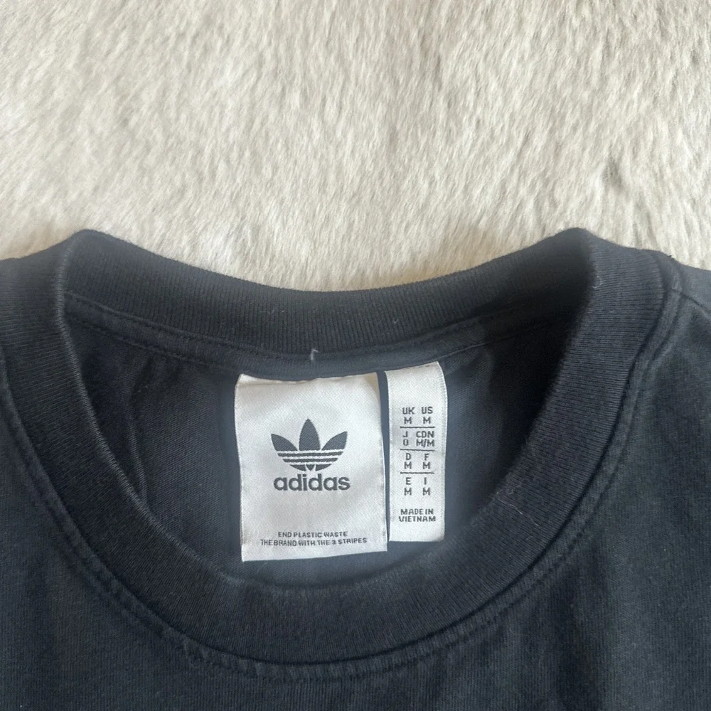 Adidas Adventure men's black graphic t-shirt‎ with Trefoil logo on chest.Size M